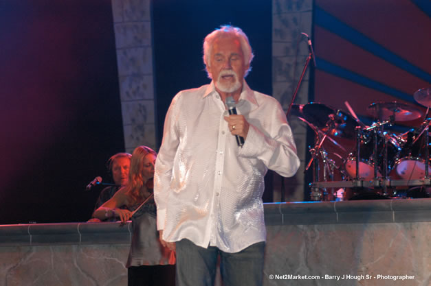 Kenny Rogers @ The Aqueduct on Rose Hall - Friday, January 26, 2007 - 10th Anniversary - Air Jamaica Jazz & Blues Festival 2007 - The Art of Music - Tuesday, January 23 - Saturday, January 27, 2007, The Aqueduct on Rose Hall, Montego Bay, Jamaica - Negril Travel Guide, Negril Jamaica WI - http://www.negriltravelguide.com - info@negriltravelguide.com...!