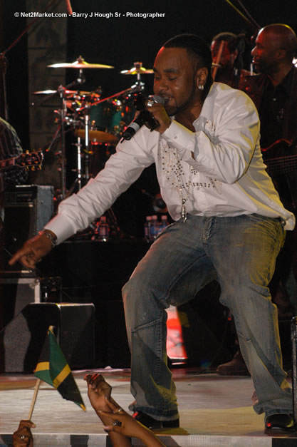 Shaggy @ The Aqueduct on Rose Hall - Friday, January 26, 2007 - 10th Anniversary - Air Jamaica Jazz & Blues Festival 2007 - The Art of Music - Tuesday, January 23 - Saturday, January 27, 2007, The Aqueduct on Rose Hall, Montego Bay, Jamaica - Negril Travel Guide, Negril Jamaica WI - http://www.negriltravelguide.com - info@negriltravelguide.com...!