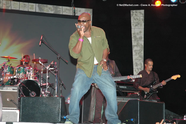 Shaggy @ The Aqueduct on Rose Hall - Friday, January 26, 2007 - 10th Anniversary - Air Jamaica Jazz & Blues Festival 2007 - The Art of Music - Tuesday, January 23 - Saturday, January 27, 2007, The Aqueduct on Rose Hall, Montego Bay, Jamaica - Negril Travel Guide, Negril Jamaica WI - http://www.negriltravelguide.com - info@negriltravelguide.com...!