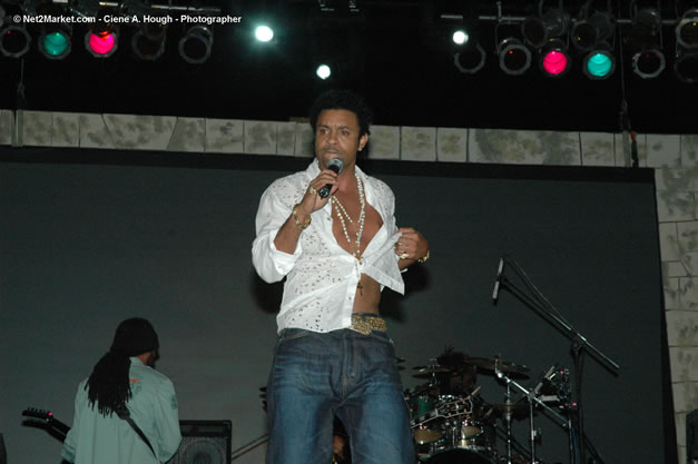 Shaggy @ The Aqueduct on Rose Hall - Friday, January 26, 2007 - 10th Anniversary - Air Jamaica Jazz & Blues Festival 2007 - The Art of Music - Tuesday, January 23 - Saturday, January 27, 2007, The Aqueduct on Rose Hall, Montego Bay, Jamaica - Negril Travel Guide, Negril Jamaica WI - http://www.negriltravelguide.com - info@negriltravelguide.com...!