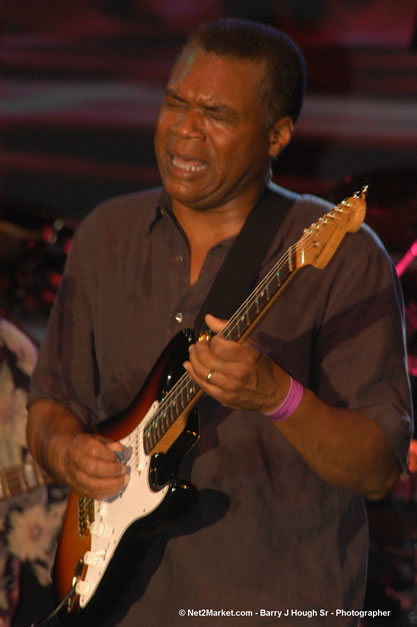 The Robert Cray Band @ The Aqueduct on Rose Hall - Friday, January 26, 2007 - 10th Anniversary - Air Jamaica Jazz & Blues Festival 2007 - The Art of Music - Tuesday, January 23 - Saturday, January 27, 2007, The Aqueduct on Rose Hall, Montego Bay, Jamaica - Negril Travel Guide, Negril Jamaica WI - http://www.negriltravelguide.com - info@negriltravelguide.com...!