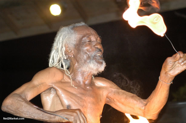 Reggae Superstar - Bush Man @ Bourbon Beach with Boddy Dread & Singing Honour - Presented by Our Music Promotions - Omar & Ama-Donna - Saturday, May 14, 2005 - Negril Travel Guide, Negril Jamaica WI - http://www.negriltravelguide.com - info@negriltravelguide.com...!