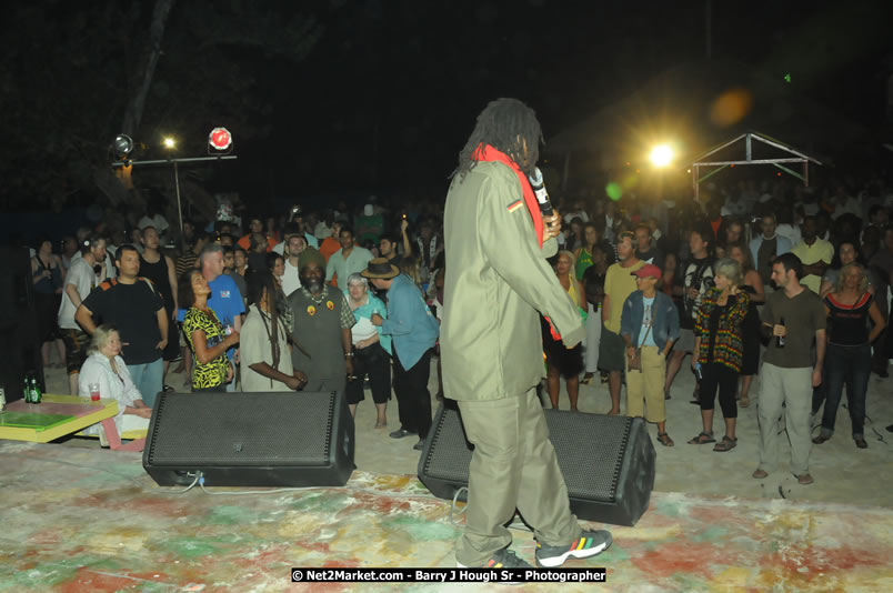 Bunny Wailer & King Yellowman at Bourbon Beach - Monday, February 25, 2008 - Bourbin Beach Restaurant, Bar, Oceanfront Accommodatioins, Live Reggae Music & Disco, Norman Manley Boulevard, Negril, Westmoreland, Jamaica W.I. - Photographs by Net2Market.com - Barry J. Hough Sr, Photographer - Negril Travel Guide, Negril Jamaica WI - http://www.negriltravelguide.com - info@negriltravelguide.com...!