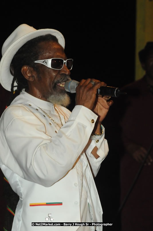 Bunny Wailer & King Yellowman at Bourbon Beach - Monday, February 25, 2008 - Bourbin Beach Restaurant, Bar, Oceanfront Accommodatioins, Live Reggae Music & Disco, Norman Manley Boulevard, Negril, Westmoreland, Jamaica W.I. - Photographs by Net2Market.com - Barry J. Hough Sr, Photographer - Negril Travel Guide, Negril Jamaica WI - http://www.negriltravelguide.com - info@negriltravelguide.com...!