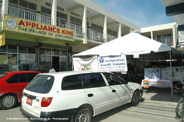 Free Clinic at Lucea Plaza, Caribbean Medical Mission, Wednesday, October 18, 2006 - Negril Travel Guide, Negril Jamaica WI - http://www.negriltravelguide.com - info@negriltravelguide.com...!