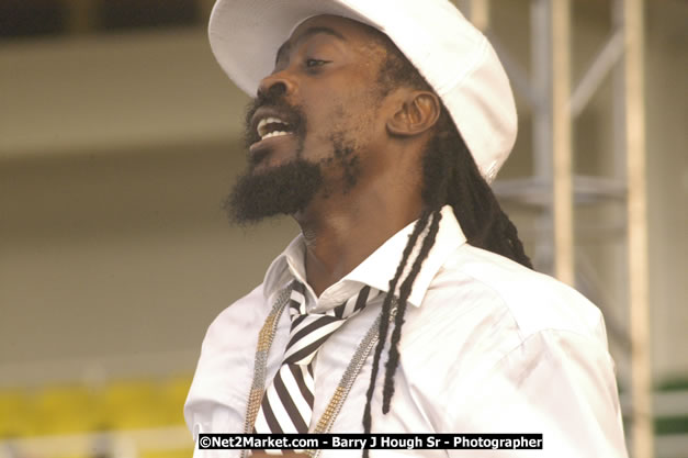 Beenie Man - Cure Fest 2007 - Longing For Concert at Trelawny Multi Purpose Stadium, Trelawny, Jamaica - Sunday, October 14, 2007 - Cure Fest 2007 October 12th-14th, 2007 Presented by Danger Promotions, Iyah Cure Promotions, and Brass Gate Promotions - Alison Young, Publicist - Photographs by Net2Market.com - Barry J. Hough Sr, Photographer - Negril Travel Guide, Negril Jamaica WI - http://www.negriltravelguide.com - info@negriltravelguide.com...!