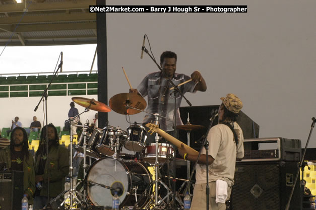 Beenie Man - Cure Fest 2007 - Longing For Concert at Trelawny Multi Purpose Stadium, Trelawny, Jamaica - Sunday, October 14, 2007 - Cure Fest 2007 October 12th-14th, 2007 Presented by Danger Promotions, Iyah Cure Promotions, and Brass Gate Promotions - Alison Young, Publicist - Photographs by Net2Market.com - Barry J. Hough Sr, Photographer - Negril Travel Guide, Negril Jamaica WI - http://www.negriltravelguide.com - info@negriltravelguide.com...!