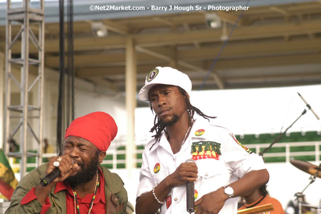 Jah Cure - Cure Fest 2007 - Longing For Concert at Trelawny Multi Purpose Stadium, Trelawny, Jamaica - Sunday, October 14, 2007 - Cure Fest 2007 October 12th-14th, 2007 Presented by Danger Promotions, Iyah Cure Promotions, and Brass Gate Promotions - Alison Young, Publicist - Photographs by Net2Market.com - Barry J. Hough Sr, Photographer - Negril Travel Guide, Negril Jamaica WI - http://www.negriltravelguide.com - info@negriltravelguide.com...!