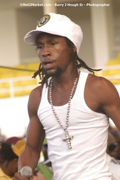 Jah Cure - Cure Fest 2007 - Longing For Concert at Trelawny Multi Purpose Stadium, Trelawny, Jamaica - Sunday, October 14, 2007 - Cure Fest 2007 October 12th-14th, 2007 Presented by Danger Promotions, Iyah Cure Promotions, and Brass Gate Promotions - Alison Young, Publicist - Photographs by Net2Market.com - Barry J. Hough Sr, Photographer - Negril Travel Guide, Negril Jamaica WI - http://www.negriltravelguide.com - info@negriltravelguide.com...!