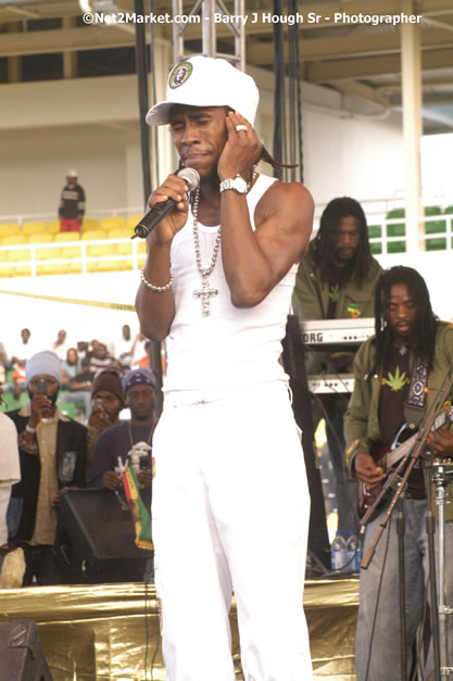 Jah Cure - Cure Fest 2007 - Longing For Concert at Trelawny Multi Purpose Stadium, Trelawny, Jamaica - Sunday, October 14, 2007 - Cure Fest 2007 October 12th-14th, 2007 Presented by Danger Promotions, Iyah Cure Promotions, and Brass Gate Promotions - Alison Young, Publicist - Photographs by Net2Market.com - Barry J. Hough Sr, Photographer - Negril Travel Guide, Negril Jamaica WI - http://www.negriltravelguide.com - info@negriltravelguide.com...!