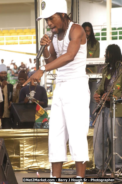 Jah Cure - Cure Fest 2007 - Longing For Concert at Trelawny Multi Purpose Stadium, Trelawny, Jamaica - Sunday, October 14, 2007 - Cure Fest 2007 October 12th-14th, 2007 Presented by Danger Promotions, Iyah Cure Promotions, and Brass Gate Promotions - Alison Young, Publicist - Photographs by Net2Market.com - Barry J. Hough Sr, Photographer - Negril Travel Guide, Negril Jamaica WI - http://www.negriltravelguide.com - info@negriltravelguide.com...!