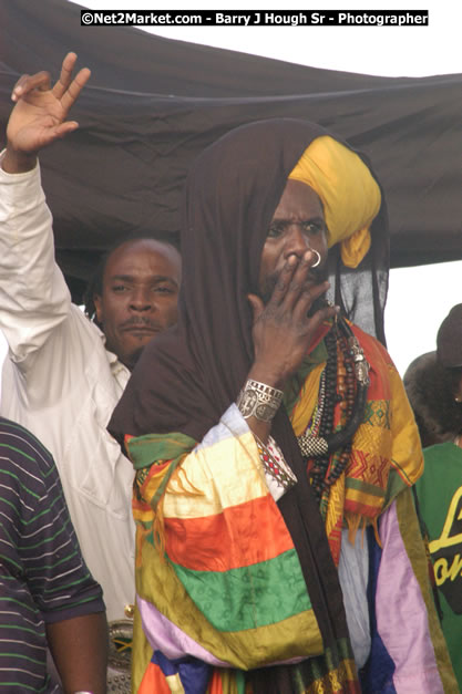 Jah Cure - Cure Fest 2007 - Longing For Concert at Trelawny Multi Purpose Stadium, Trelawny, Jamaica - Sunday, October 14, 2007 - Cure Fest 2007 October 12th-14th, 2007 Presented by Danger Promotions, Iyah Cure Promotions, and Brass Gate Promotions - Alison Young, Publicist - Photographs by Net2Market.com - Barry J. Hough Sr, Photographer - Negril Travel Guide, Negril Jamaica WI - http://www.negriltravelguide.com - info@negriltravelguide.com...!