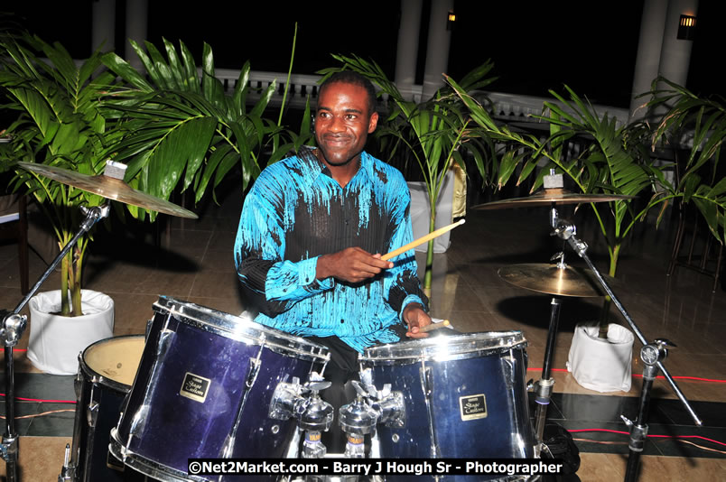 Bird of Paradise Awards & Gala @ Grand Palladium Resort & Spa [Fiesta] - Saturday, August 9, 2008 - Guest Honouree The Most Honourable P.J. Patterson ON, PC, QC - Hanover Homecoming Foundation LTD Jamaica - Wherever you roam ... Hanover bids you ... come HOME - Sunday, August 3 to Saturday, August 9, 2008 - Hanover Jamaica - Photographs by Net2Market.com - Barry J. Hough Sr. Photojournalist/Photograper - Photographs taken with a Nikon D300 - Negril Travel Guide, Negril Jamaica WI - http://www.negriltravelguide.com - info@negriltravelguide.com...!