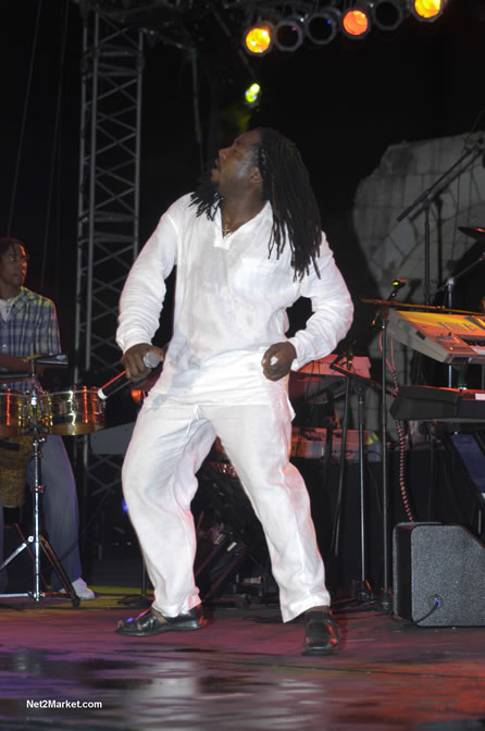 Performances - Air Jamaica Jazz & Blues 2005 - The Art Of Music - Cinnamon Hill Golf Course, Rose Hall, Montego Bay - Negril Travel Guide, Negril Jamaica WI - http://www.negriltravelguide.com - info@negriltravelguide.com...!