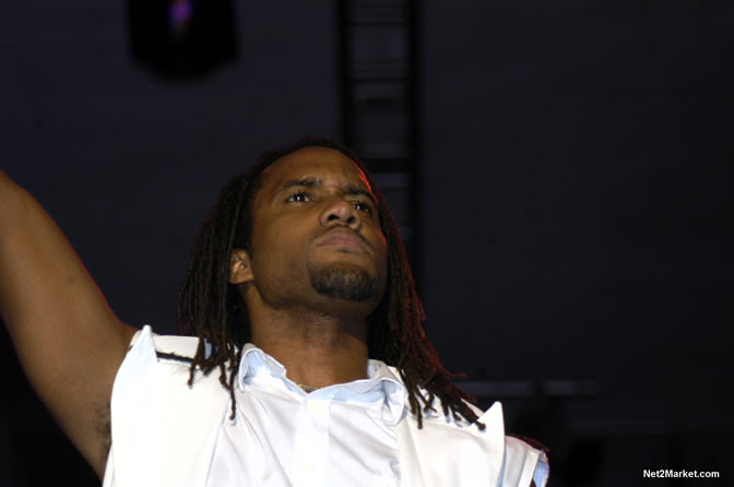 Performances - Air Jamaica Jazz & Blues 2005 - The Art Of Music - Cinnamon Hill Golf Course, Rose Hall, Montego Bay - Negril Travel Guide, Negril Jamaica WI - http://www.negriltravelguide.com - info@negriltravelguide.com...!