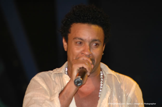 Shaggy - Air Jamaica Jazz & Blues Festival 2006 - The Art of Music - Cinnamon Hill Golf Club - Rosehall Resort & Country Club, Montego Bay, Jamaica W.I. - Thursday, January 26, 2006 - Negril Travel Guide, Negril Jamaica WI - http://www.negriltravelguide.com - info@negriltravelguide.com...!