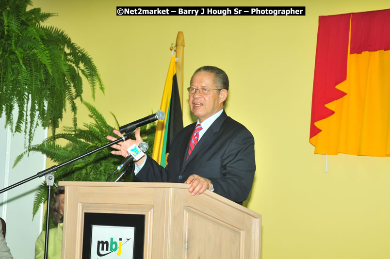 The Unveiling Of The Commemorative Plaque By The Honourable Prime Minister, Orette Bruce Golding, MP, And Their Majesties, King Juan Carlos I And Queen Sofia Of Spain - On Wednesday, February 18, 2009, Marking The Completion Of The Expansion Of Sangster International Airport, Venue at Sangster International Airport, Montego Bay, St James, Jamaica - Wednesday, February 18, 2009 - Photographs by Net2Market.com - Barry J. Hough Sr, Photographer/Photojournalist - Negril Travel Guide, Negril Jamaica WI - http://www.negriltravelguide.com - info@negriltravelguide.com...!