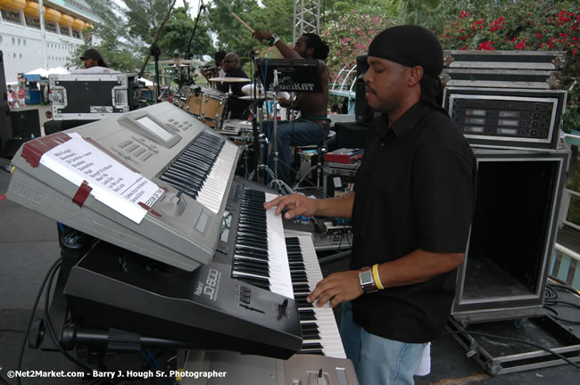 MS Freedom Of The Seas [Royal Caribbean International's - Newest Vessel] Plaques &amp; Keys Ceremony in order to commemorate its first arrival at the Port Montego Bay Photos - Negril Travel Guide, Negril Jamaica WI - http://www.negriltravelguide.com - info@negriltravelguide.com...!