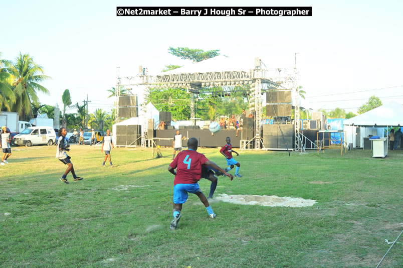 Marley Magic Traffic Jam - Celebrity Football @ Spring Break - Saturday, March 21, 2009 - Also Featuring: Kelley, Capleton, Junior Reid, Spragga Benz, Wayne Marshall, Munga, Romaine Virgo,Embee, Bango Herman, Flava K, Whisky Baggio, Andrew and Wadda Blood, Black Am I, Packa, Venue at Waz Beach, Norman Manley Boulevard, Negril Westmoreland, Jamaica - Saturday, March 21, 2009 - Photographs by Net2Market.com - Barry J. Hough Sr, Photographer/Photojournalist - Negril Travel Guide, Negril Jamaica WI - http://www.negriltravelguide.com - info@negriltravelguide.com...!