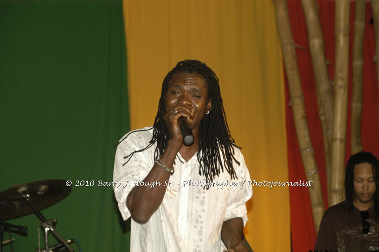 Chaka Demus & Pliers - Live In Concert @ Negril Escape Resort and Spa, December 8, 2009, One Love Drive, West End, Negril, Westmoreland, Jamaica W.I. - Photographs by Net2Market.com - Barry J. Hough Sr, Photographer/Photojournalist - Negril Travel Guide, Negril Jamaica WI - http://www.negriltravelguide.com - info@negriltravelguide.com...!