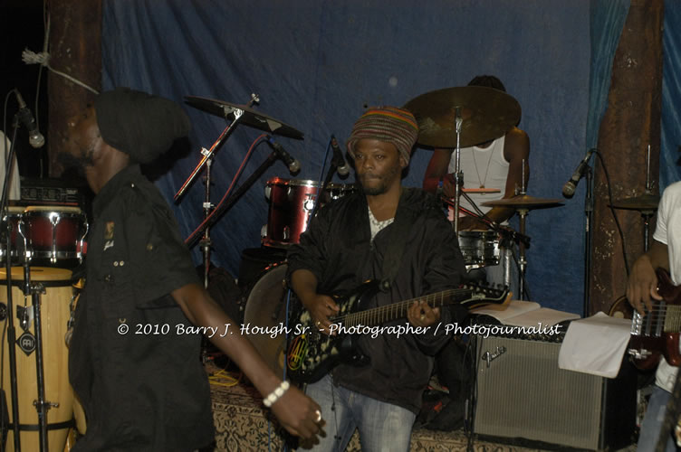 Etana - Live In Concert - One Love Reggae Concert Series 09/10 @ Negril Escape Resort and Spa, December 22, 2009, One Love Drive, West End, Negril, Westmoreland, Jamaica W.I. - Photographs by Net2Market.com - Barry J. Hough Sr, Photographer/Photojournalist - Negril Travel Guide, Negril Jamaica WI - http://www.negriltravelguide.com - info@negriltravelguide.com...!