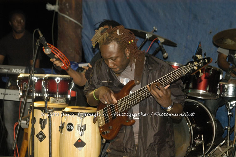 Etana - Live In Concert - One Love Reggae Concert Series 09/10 @ Negril Escape Resort and Spa, December 22, 2009, One Love Drive, West End, Negril, Westmoreland, Jamaica W.I. - Photographs by Net2Market.com - Barry J. Hough Sr, Photographer/Photojournalist - Negril Travel Guide, Negril Jamaica WI - http://www.negriltravelguide.com - info@negriltravelguide.com...!