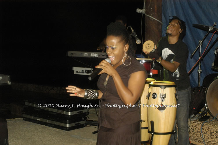 Etana - Live In Concert - One Love Reggae Concert Series 09/10 @ Negril Escape Resort and Spa, December 22, 2009, One Love Drive, West End, Negril, Westmoreland, Jamaica W.I. - Photographs by Net2Market.com - Barry J. Hough Sr, Photographer/Photojournalist - Negril Travel Guide, Negril Jamaica WI - http://www.negriltravelguide.com - info@negriltravelguide.com...!