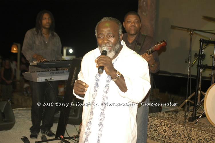 Freddy McGregor - Live In Concert @ Negril Escape Resort and Spa, One Love Drive, West End, Negril, Westmoreland, Jamaica W.I. - Photographs by Net2Market.com - Barry J. Hough Sr, Photographer/Photojournalist - Negril Travel Guide, Negril Jamaica WI - http://www.negriltravelguide.com - info@negriltravelguide.com...!