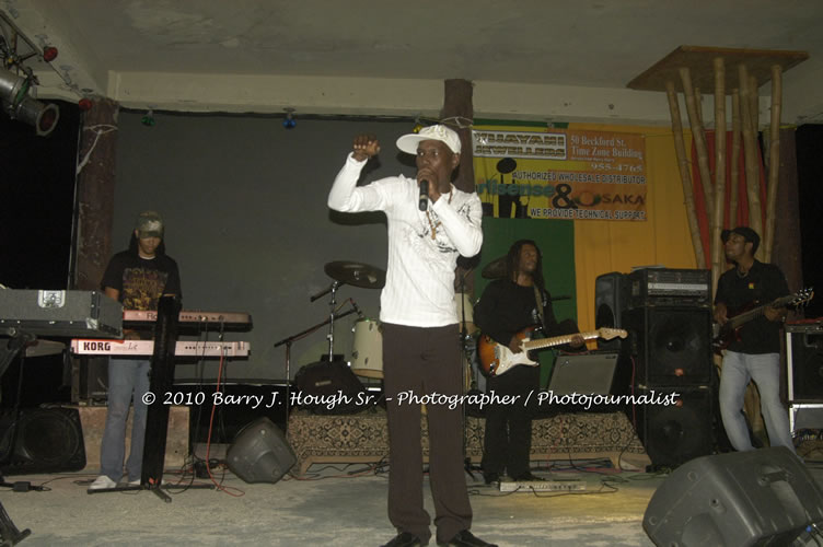 Marcia Griffiths & Edge Michael - Live In Concert - One Love Reggae Concert Series 09/10 @ Negril Escape Resort and Spa, December 29, 2009, One Love Drive, West End, Negril, Westmoreland, Jamaica W.I. - Photographs by Net2Market.com - Barry J. Hough Sr, Photographer/Photojournalist - Negril Travel Guide, Negril Jamaica WI - http://www.negriltravelguide.com - info@negriltravelguide.com...!