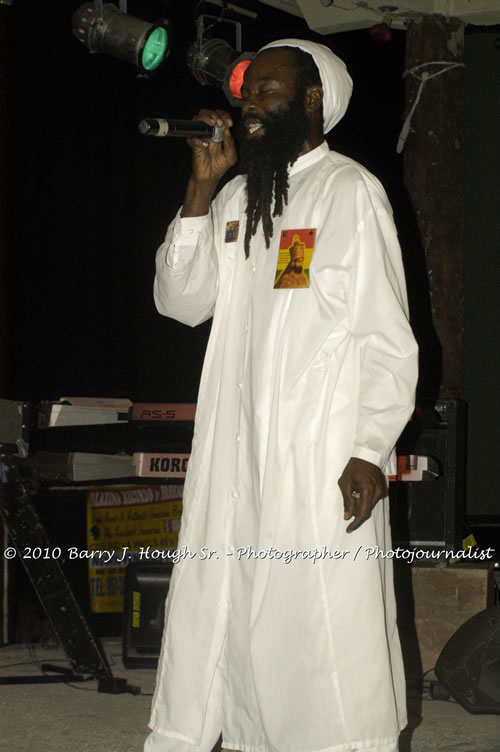 Marcia Griffiths & Edge Michael - Live In Concert - One Love Reggae Concert Series 09/10 @ Negril Escape Resort and Spa, December 29, 2009, One Love Drive, West End, Negril, Westmoreland, Jamaica W.I. - Photographs by Net2Market.com - Barry J. Hough Sr, Photographer/Photojournalist - Negril Travel Guide, Negril Jamaica WI - http://www.negriltravelguide.com - info@negriltravelguide.com...!