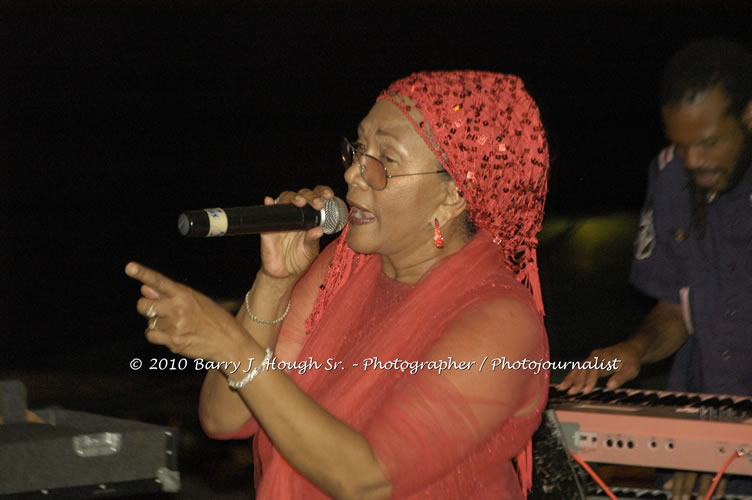 Marcia Griffiths & Edge Michael - Live In Concert - One Love Reggae Concert Series 09/10 @ Negril Escape Resort and Spa, December 29, 2009, One Love Drive, West End, Negril, Westmoreland, Jamaica W.I. - Photographs by Net2Market.com - Barry J. Hough Sr, Photographer/Photojournalist - Negril Travel Guide, Negril Jamaica WI - http://www.negriltravelguide.com - info@negriltravelguide.com...!