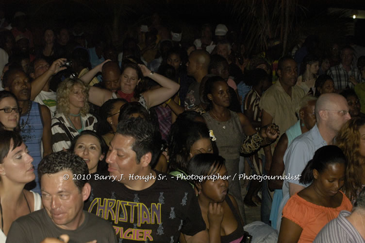 Marcia Griffiths & Edge Michael - Live In Concert - One Love Reggae Concert Series 09/10 @ Negril Escape Resort and Spa, December 29, 2009, One Love Drive, West End, Negril, Westmoreland, Jamaica W.I. - Photographs by Net2Market.com - Barry J. Hough Sr, Photographer/Photojournalist - Negril Travel Guide, Negril Jamaica WI - http://www.negriltravelguide.com - info@negriltravelguide.com...!