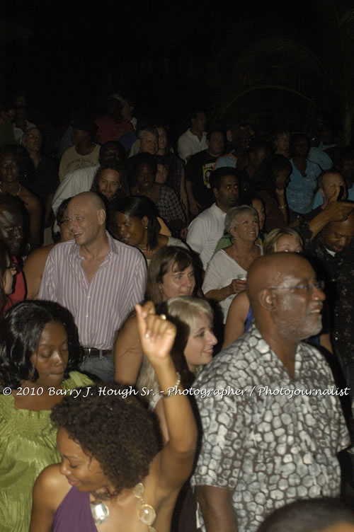 Marcia Griffiths & Edge Michael - Live In Concert - One Love Reggae Concert Series 09/10 @ Negril Escape Resort and Spa, December 29, 2009, One Love Drive, West End, Negril, Westmoreland, Jamaica W.I. - Photographs by Net2Market.com - Barry J. Hough Sr, Photographer/Photojournalist - Negril Travel Guide, Negril Jamaica WI - http://www.negriltravelguide.com - info@negriltravelguide.com...!