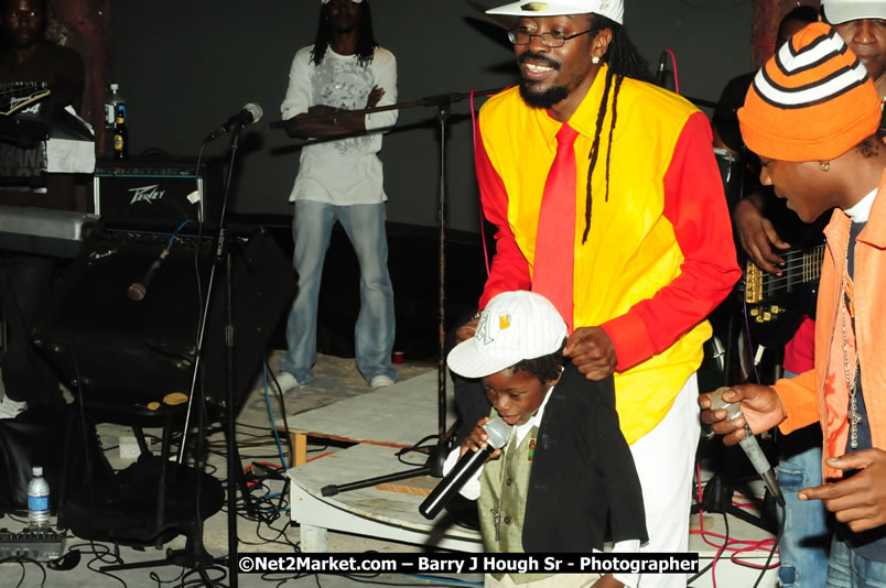 Beenie Man - Live in Concert, plus Hiyah Grade Band @ The Sunset Show @ Negril Escape Resort and Spa, Tuesday, February 3, 2009 - Live Reggae Music at Negril Escape - Tuesday Nights 6:00PM to 10:00 PM - One Love Drive, West End, Negril, Westmoreland, Jamaica W.I. - Photographs by Net2Market.com - Barry J. Hough Sr, Photographer/Photojournalist - The Negril Travel Guide - Negril's and Jamaica's Number One Concert Photography Web Site with over 40,000 Jamaican Concert photographs Published -  Negril Travel Guide, Negril Jamaica WI - http://www.negriltravelguide.com - info@negriltravelguide.com...!