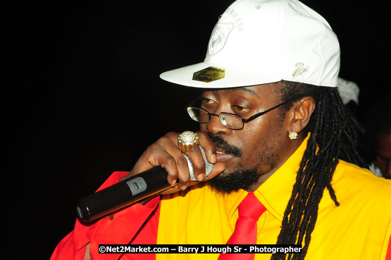 Beenie Man - Live in Concert, plus Hiyah Grade Band @ The Sunset Show @ Negril Escape Resort and Spa, Tuesday, February 3, 2009 - Live Reggae Music at Negril Escape - Tuesday Nights 6:00PM to 10:00 PM - One Love Drive, West End, Negril, Westmoreland, Jamaica W.I. - Photographs by Net2Market.com - Barry J. Hough Sr, Photographer/Photojournalist - The Negril Travel Guide - Negril's and Jamaica's Number One Concert Photography Web Site with over 40,000 Jamaican Concert photographs Published -  Negril Travel Guide, Negril Jamaica WI - http://www.negriltravelguide.com - info@negriltravelguide.com...!