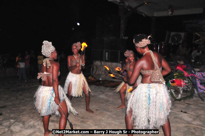 Chinese New Year @ The Sunset Show at Negril Escape - Tuesday, January 27, 2009 - Live Reggae Music at Negril Escape - Tuesday Nights 6:00PM to 10:00 PM - Photographs by Net2Market.com - Barry J. Hough Sr, Photographer/Photojournalist - Negril Travel Guide, Negril Jamaica WI - http://www.negriltravelguide.com - info@negriltravelguide.com...!