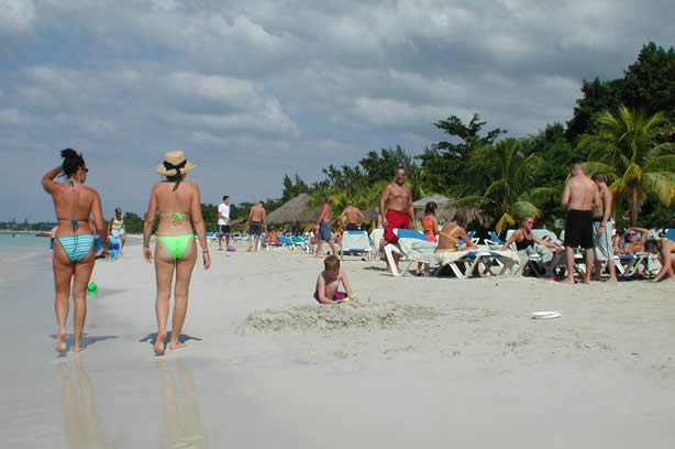 A Photo Walk along Negril's Famous Seven Mile Beach - Negril Travel Guide, Negril Jamaica WI - http://www.negriltravelguide.com - info@negriltravelguide.com...!