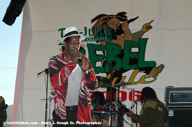 Gregory Isaacs - Tru Juice Rebel Salute 2006 - Reggae's Premiere Roots Festival - Pre-Show Venue Photos -Port Kaiser Sports Club, Saturday, January 14, 2006 - Negril Travel Guide, Negril Jamaica WI - http://www.negriltravelguide.com - info@negriltravelguide.com...!