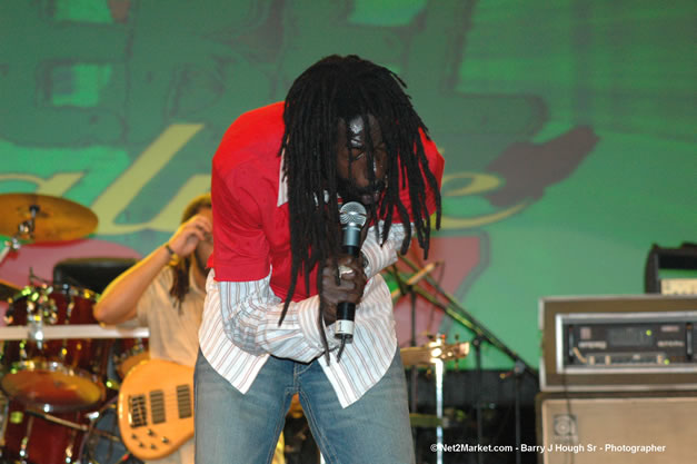 Buju Banton @ Tru-Juice Rebel Salute 2007 - Saturday, January 13, 2007, Port Kaiser Sports Club, St. Elizabeth - Negril Travel Guide, Negril Jamaica WI - http://www.negriltravelguide.com - info@negriltravelguide.com...!