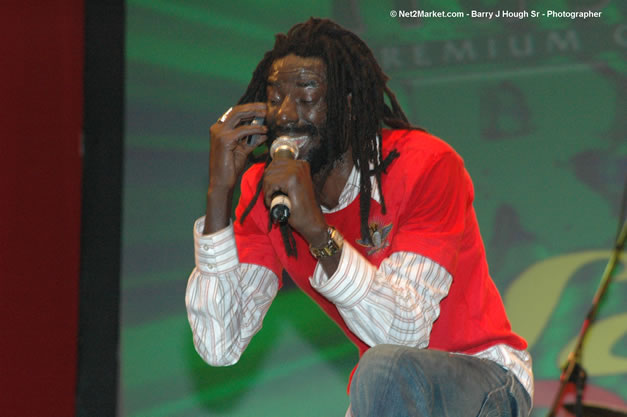 Buju Banton @ Tru-Juice Rebel Salute 2007 - Saturday, January 13, 2007, Port Kaiser Sports Club, St. Elizabeth - Negril Travel Guide, Negril Jamaica WI - http://www.negriltravelguide.com - info@negriltravelguide.com...!