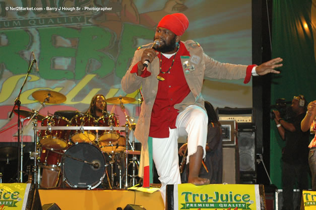 Fanton Mojah @ Tru-Juice Rebel Salute 2007 - Saturday, January 13, 2007, Port Kaiser Sports Club, St. Elizabeth - Negril Travel Guide, Negril Jamaica WI - http://www.negriltravelguide.com - info@negriltravelguide.com...!