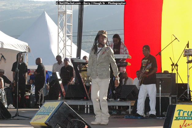 Jah Cure at Tru-Juice Rebel Salute 2008 - The 15th staging of Tru-Juice Rebel Salute, Saturday, January 12, 2008, Port Kaiser Sports Club, St. Elizabeth, Jamaica W.I. - Photographs by Net2Market.com - Barry J. Hough Sr, Photographer - Negril Travel Guide, Negril Jamaica WI - http://www.negriltravelguide.com - info@negriltravelguide.com...!