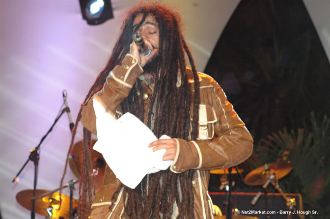 Damian "Junior Gong" Marley & Stephen Marley - Red Stripe Reggae Sumfest 2005 - International Night #2 - July 23th, 2005 - Negril Travel Guide, Negril Jamaica WI - http://www.negriltravelguide.com - info@negriltravelguide.com...!