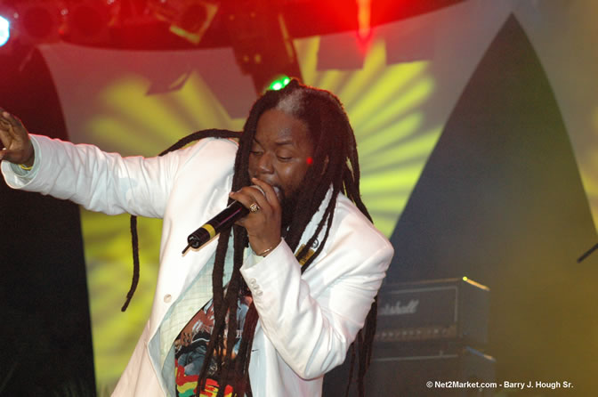 Morgan Heritage - Red Stripe Reggae Sumfest 2005 - International Night - July 22th, 2005 - Negril Travel Guide, Negril Jamaica WI - http://www.negriltravelguide.com - info@negriltravelguide.com...!