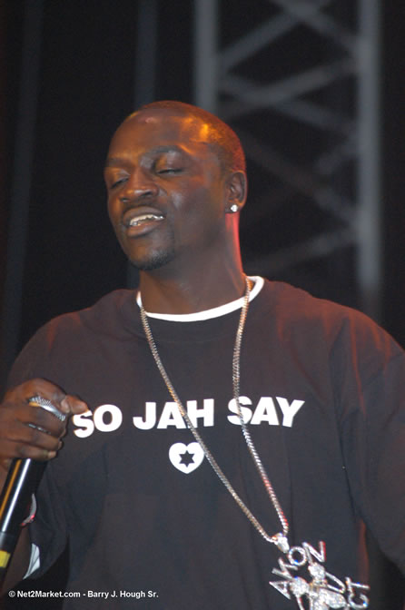 Akon - Red Stripe Reggae Sumfest 2005 - International Night - July 22th, 2005 - Negril Travel Guide, Negril Jamaica WI - http://www.negriltravelguide.com - info@negriltravelguide.com...!