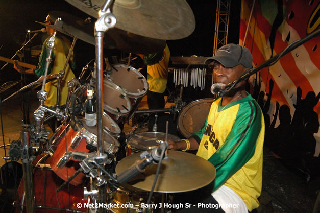 Red Stripe Reggae Sumfest 2007 - Beach Party - Tropical Beach - Sunday, July 15, 2007 - FAB 5 + Z Liquid - zip 103 fm - DJ Marvin - fame 95 fm - Craig Ross - Pieces  - Wyclef Refuge all-Star Sound System - Tropical Beach, Montego Bay, St James, Jamaica W.I. - Negril Travel Guide.com, Negril Jamaica WI - http://www.negriltravelguide.com - info@negriltravelguide.com...!