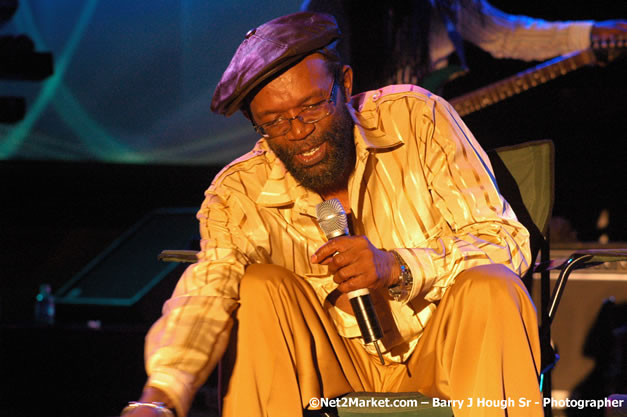 Beres Hammond - Red Stripe Reggae Sumfest 2007 - Zenith - Saturday, July 21, 2007 - Catherine Hall, Montego Bay, St James, Jamaica W.I. - Negril Travel Guide, Negril Jamaica WI - http://www.negriltravelguide.com - info@negriltravelguide.com...!