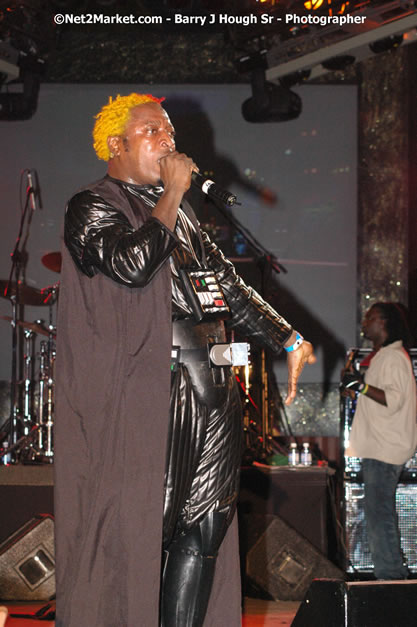 Elephant Man - Explosion - Red Stripe Reggae Sumfest 2007 - Thursday, July 19, 2007 - Red Stripe Reggae Sumfest 2007 at Catherine Hall, Montego Bay, St James, Jamaica W.I. - Negril Travel Guide, Negril Jamaica WI - http://www.negriltravelguide.com - info@negriltravelguide.com...!