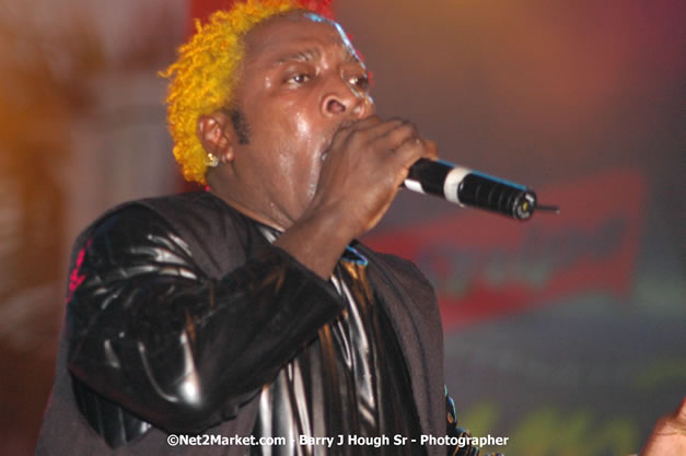 Elephant Man - Explosion - Red Stripe Reggae Sumfest 2007 - Thursday, July 19, 2007 - Red Stripe Reggae Sumfest 2007 at Catherine Hall, Montego Bay, St James, Jamaica W.I. - Negril Travel Guide, Negril Jamaica WI - http://www.negriltravelguide.com - info@negriltravelguide.com...!