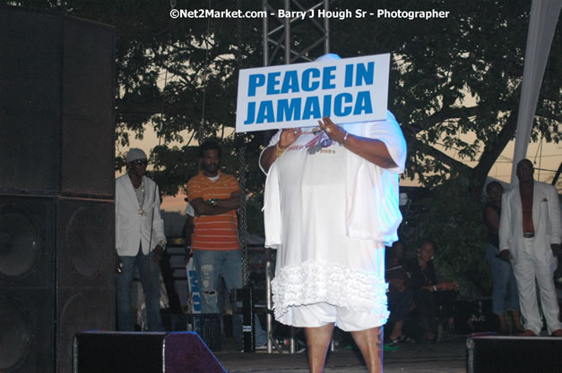 Elephant Man - Explosion - Red Stripe Reggae Sumfest 2007 - Thursday, July 19, 2007 - Red Stripe Reggae Sumfest 2007 at Catherine Hall, Montego Bay, St James, Jamaica W.I. - Negril Travel Guide, Negril Jamaica WI - http://www.negriltravelguide.com - info@negriltravelguide.com...!